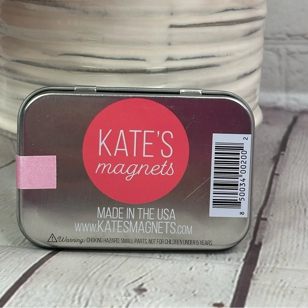 NWT boutique Decorative Wine and Rosé Themed magnet Set made from bottlecaps